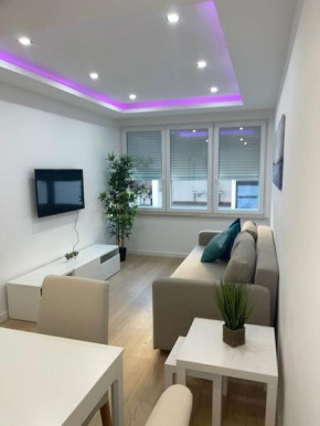 Lovely 2 bedroom apartment in South Lisbon